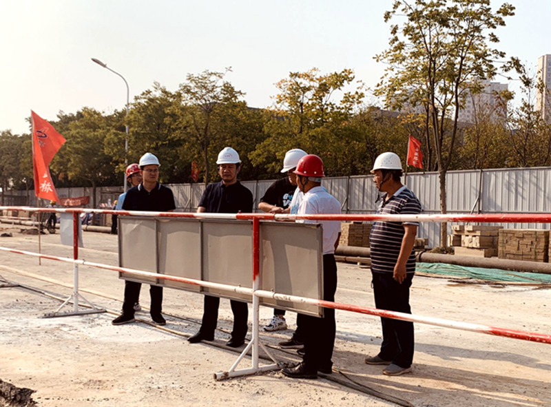 六安市重點工程建設(shè)管理處黨組書記、主任陳斌到長安路南延項目檢查指導(dǎo)工作